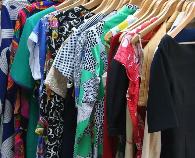 Comment créer une garde-robe capsule parfaite pour toutes les saisons