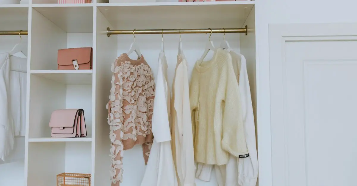 Comment créer une garde-robe capsule pour un style intemporel