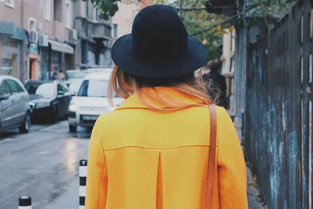 Comment choisir le bon manteau féminin pour chaque silhouette