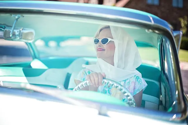 Les tendances mode à suivre pour un style féminin élégant