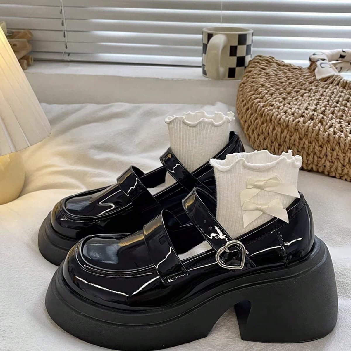 Nouvelles chaussures Mary Jane à talons hauts pour femmes AutomneHiver 2024, style japonais JK avec petites chaussures avec boucle de sangle, tête